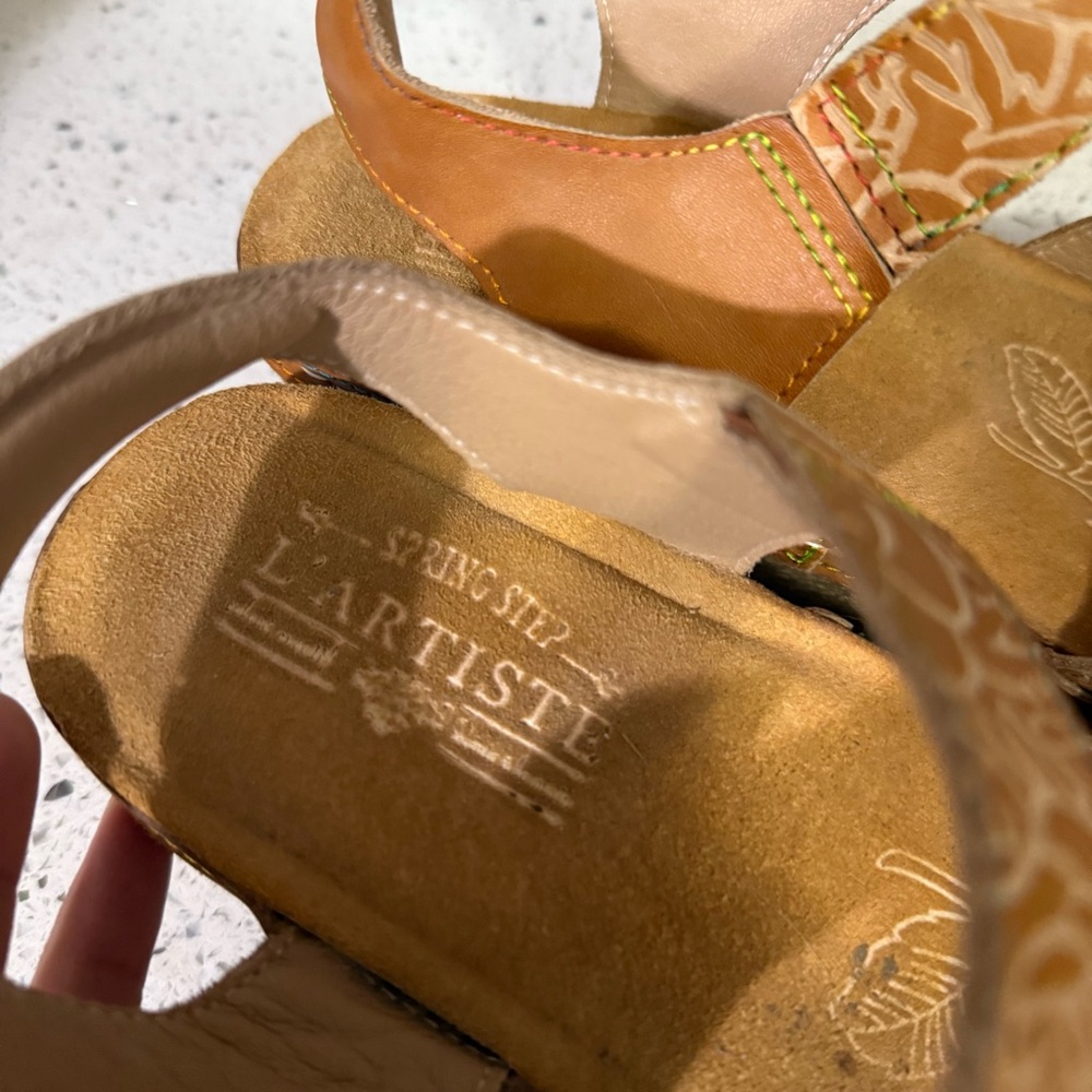 L’Artiste Spring Step Floral Tan Leather Wedges - Picture 3 of 9